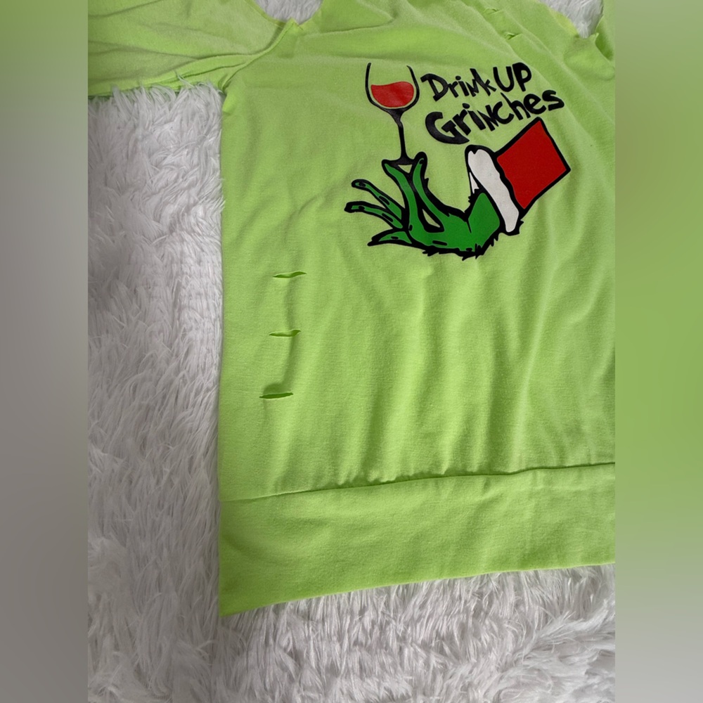 Drink up Grinches - fun holiday top S NWOT Burgundy Quarter - Picture 8 of 9